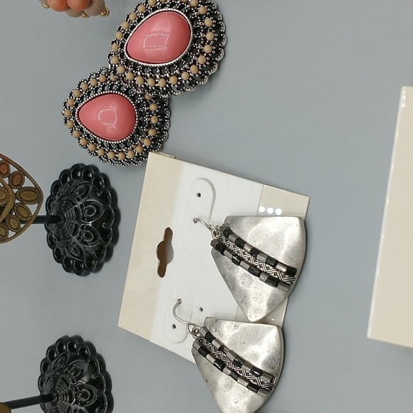 Mixed bag of vintage and boho earrings - Picture 4 of 10